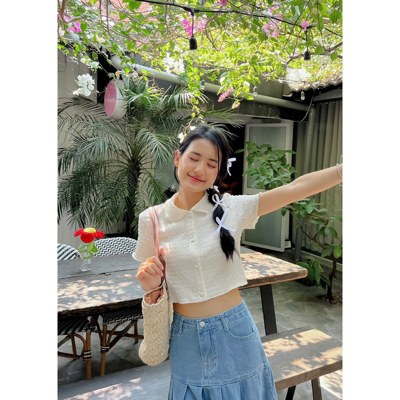 Áo kiểu croptop ngắn vải xốp có cổ nhọn nút dọc bọc vải tay ngắn đơn giản mùa hè Tina Top - Sibling House