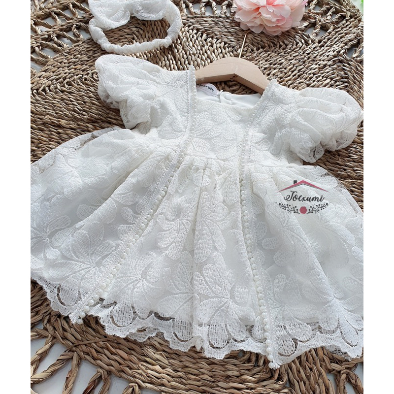 Váy công chúa ren trắng viền ngọc tay phồng cao cấp - Tocxumi