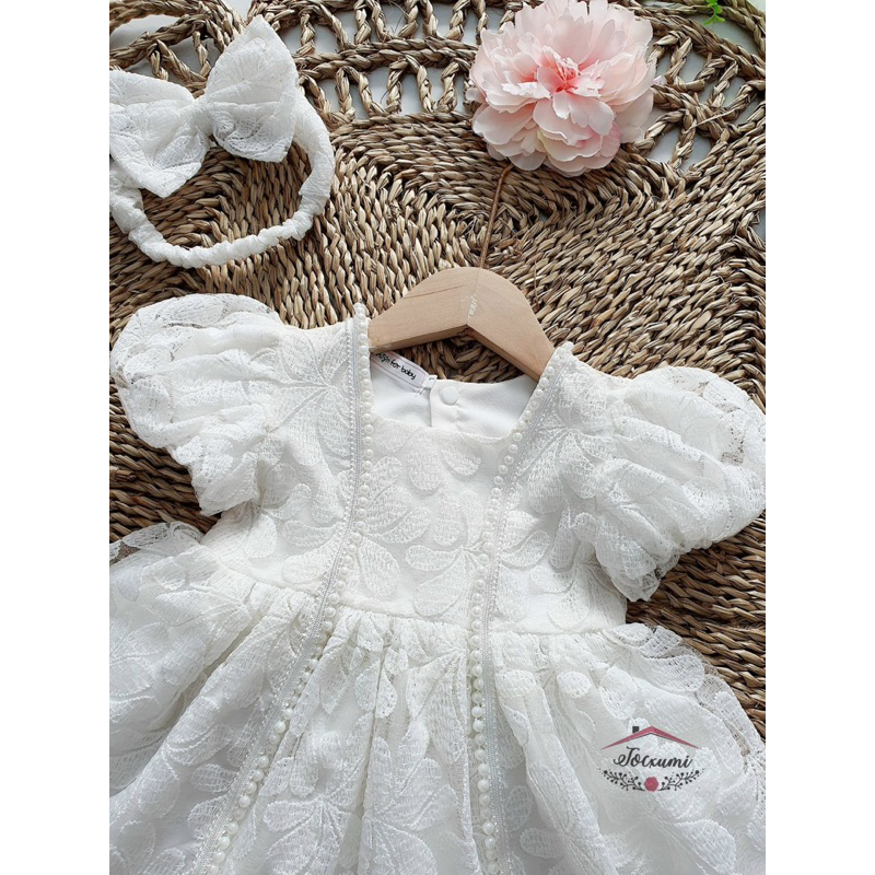 Váy công chúa ren trắng viền ngọc tay phồng cao cấp - Tocxumi