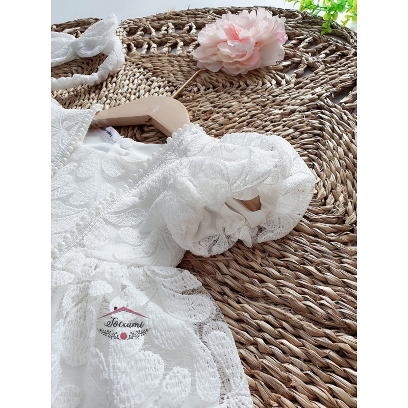 Váy công chúa ren trắng viền ngọc tay phồng cao cấp - Tocxumi