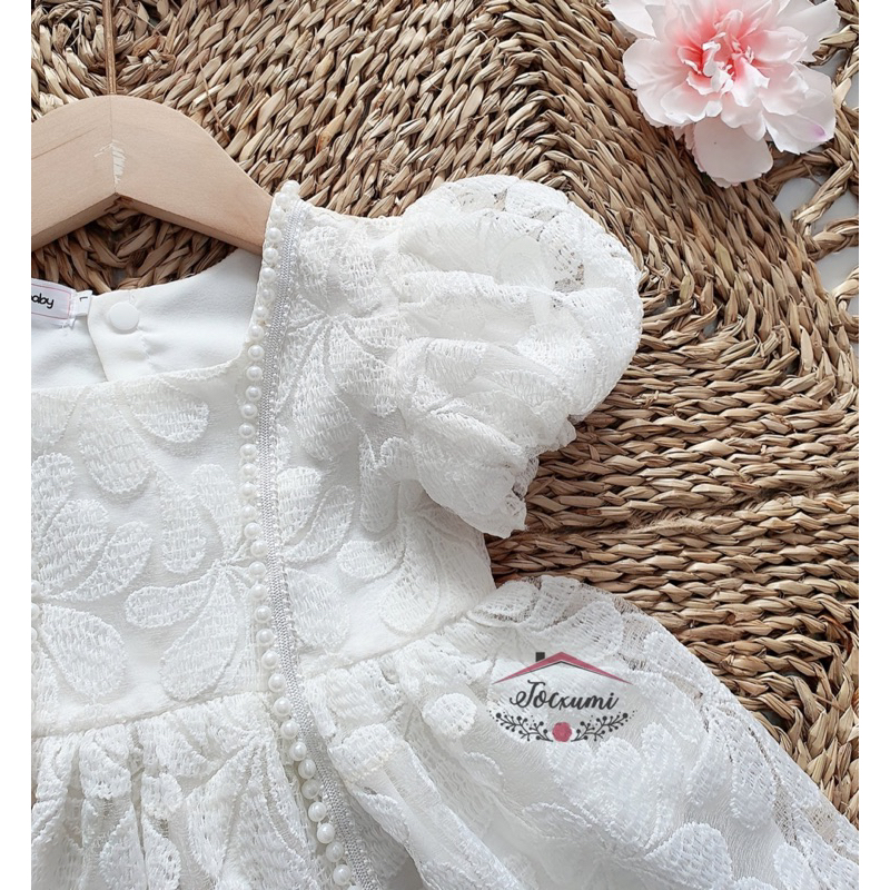 Váy công chúa ren trắng viền ngọc tay phồng cao cấp - Tocxumi