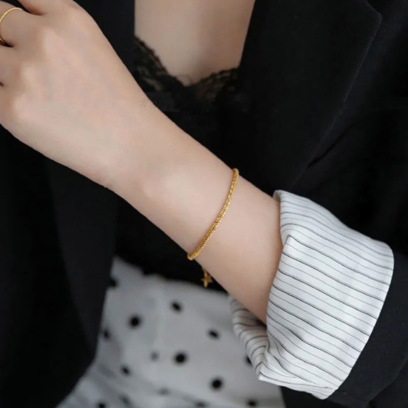 (Titan) B16 Lắc tay vòng tay nữ titan không đen dây mì xù vàng gold trơn đẹp rẻ Ring House