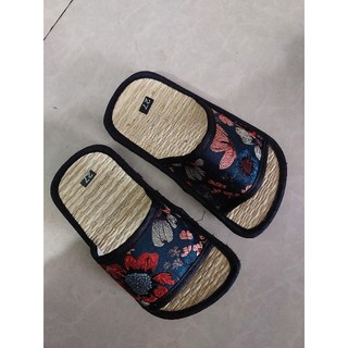 dép chiếu cói e bé đủ size. coi ngang
