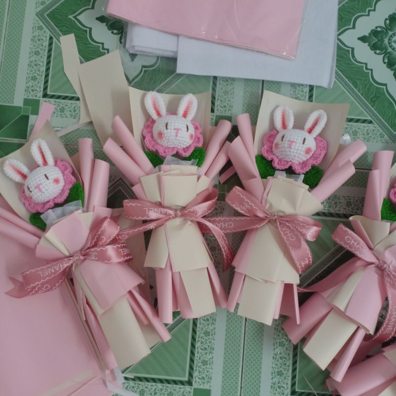 Bó Hoa Bé Thỏ Bằng Len Handmade Làm Quà Tặng