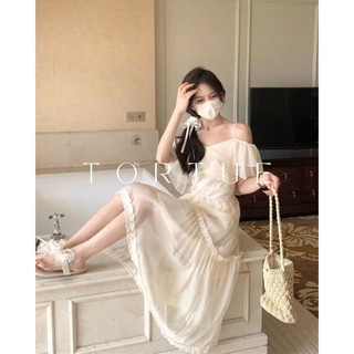 [Sẵn] V144 Đầm váy dài hở vai phối bèo kem tiểu thư nhẹ nhàng đi biển phong cách Pháp Retro Vintage Taobao mới 2023