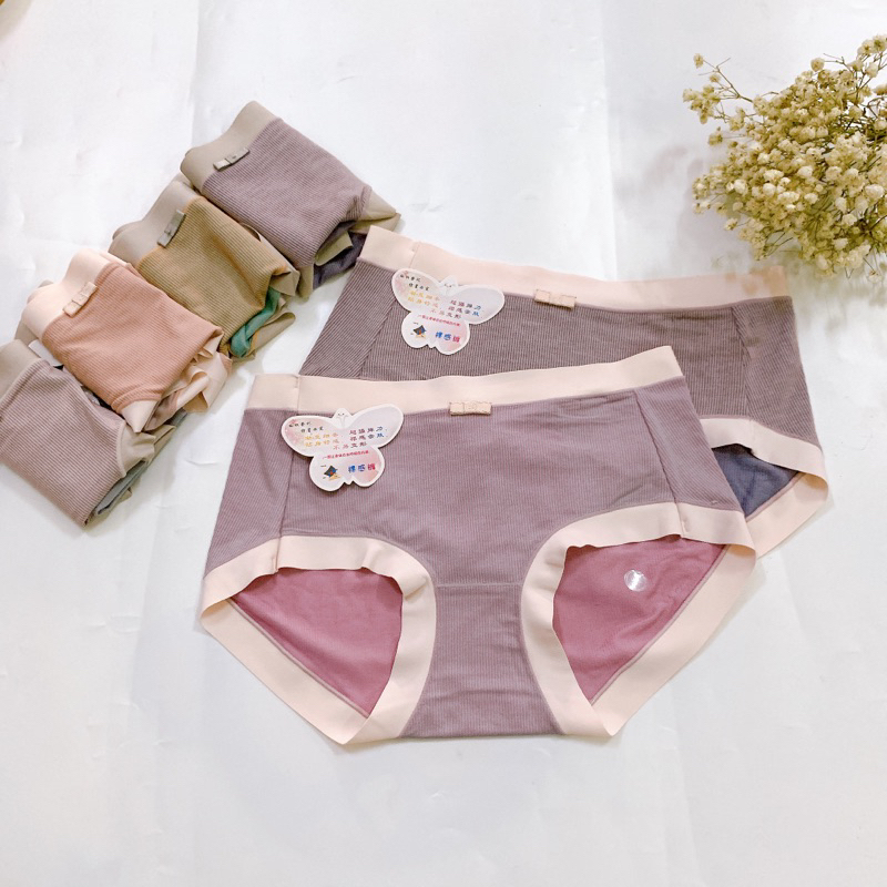 Quần lót nữ kẻ  chất cotton co giãn 4 chiều, đáy lót cotton thông hơi kháng khuẩn. Phom 40-58kg.