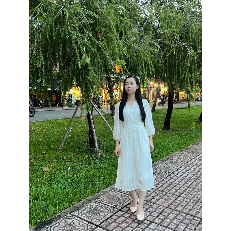 Đầm nữ thiết kế cao cấp màu trắng tay phồng, xẻ tà