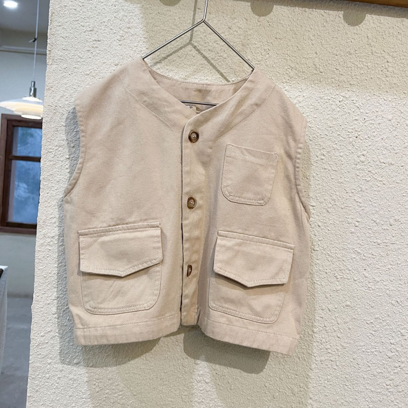 Áo Khoác Gile Be Kaki Mềm Cho Bé