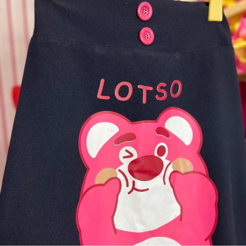 CHÂN VÁY CHỐNG NẮNG HÌNH GẤU DÂU CÀI NÚT- XANH ĐEN