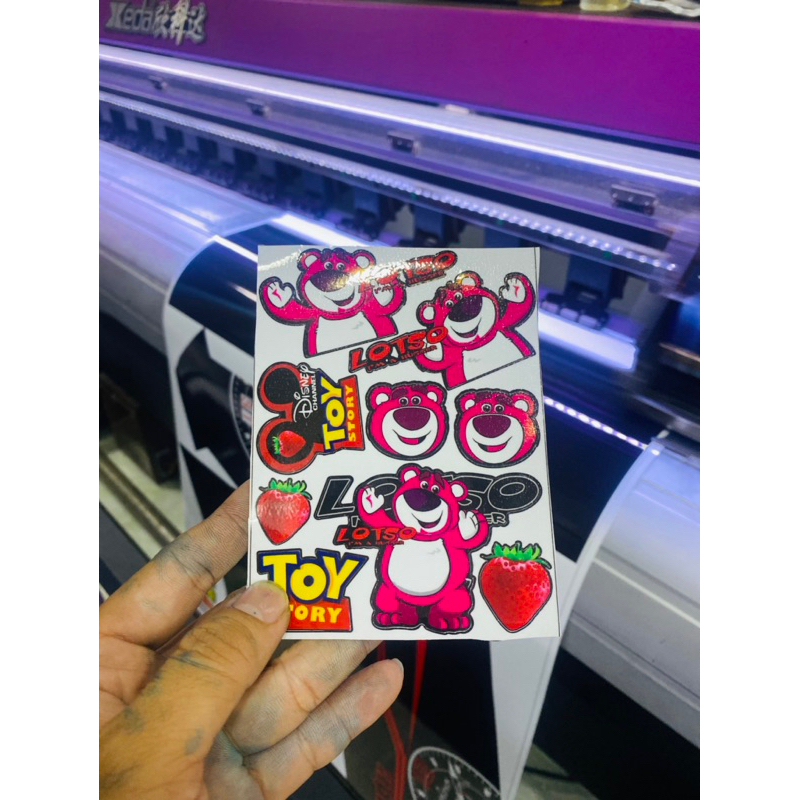 Quà tặng không bán sticker gấu dâu.
