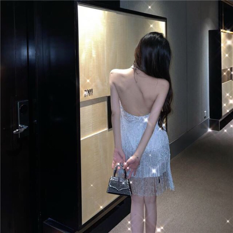 Đầm body hở lưng cổ yếm kim tuyến sexy dáng ngắn phù hợp đi bar sàn ca hát nhảy múa