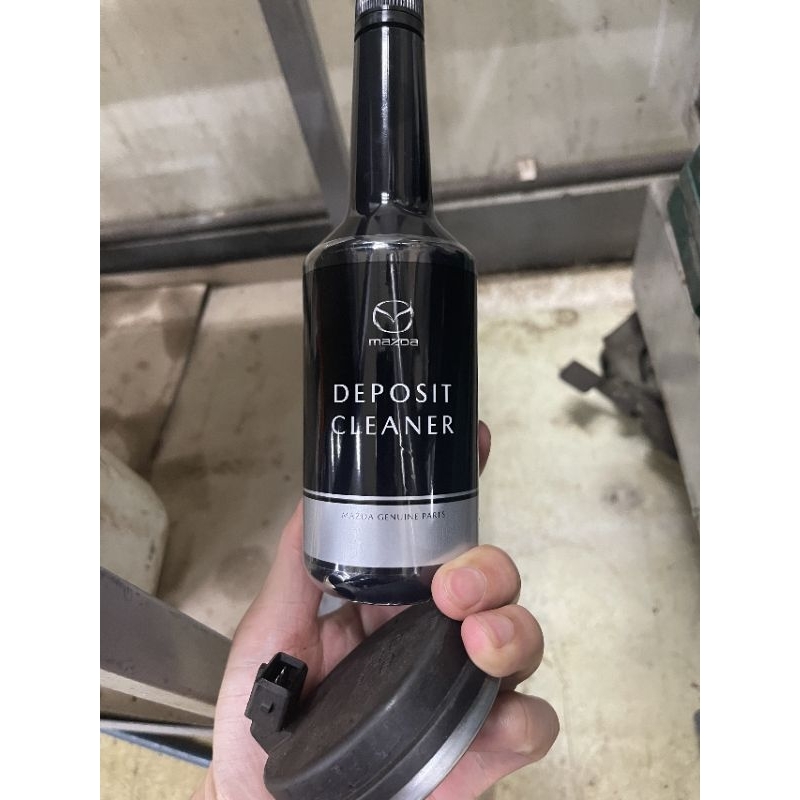 Dung dịch đổ bình xăng làm sạch buồng đốt và kim phun Mazda Deposit Cleaner 200ml