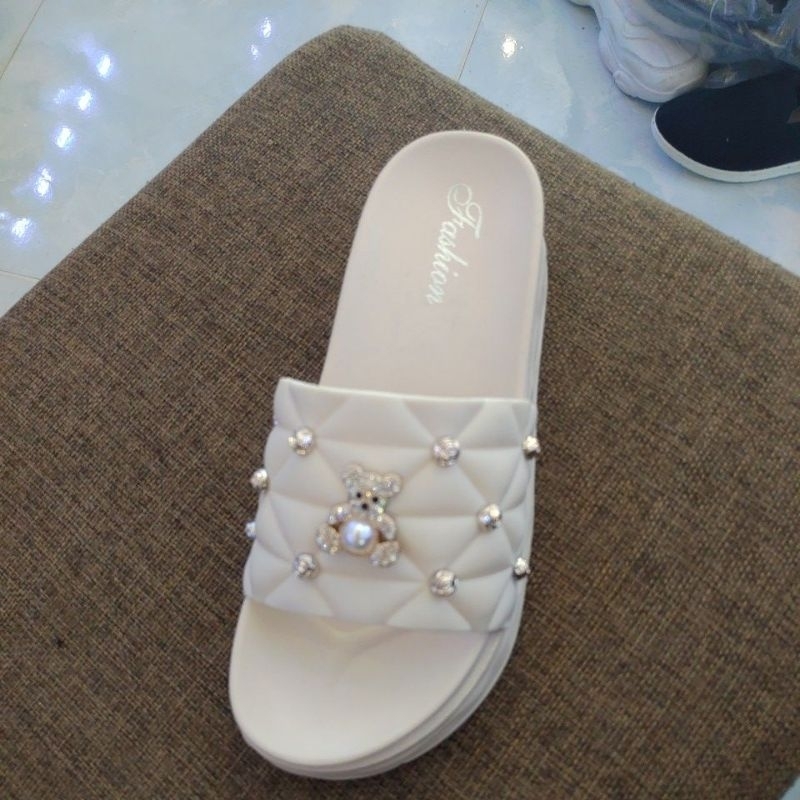 Dép gấu cute hàng CTY siêu bền siêu trắng.
