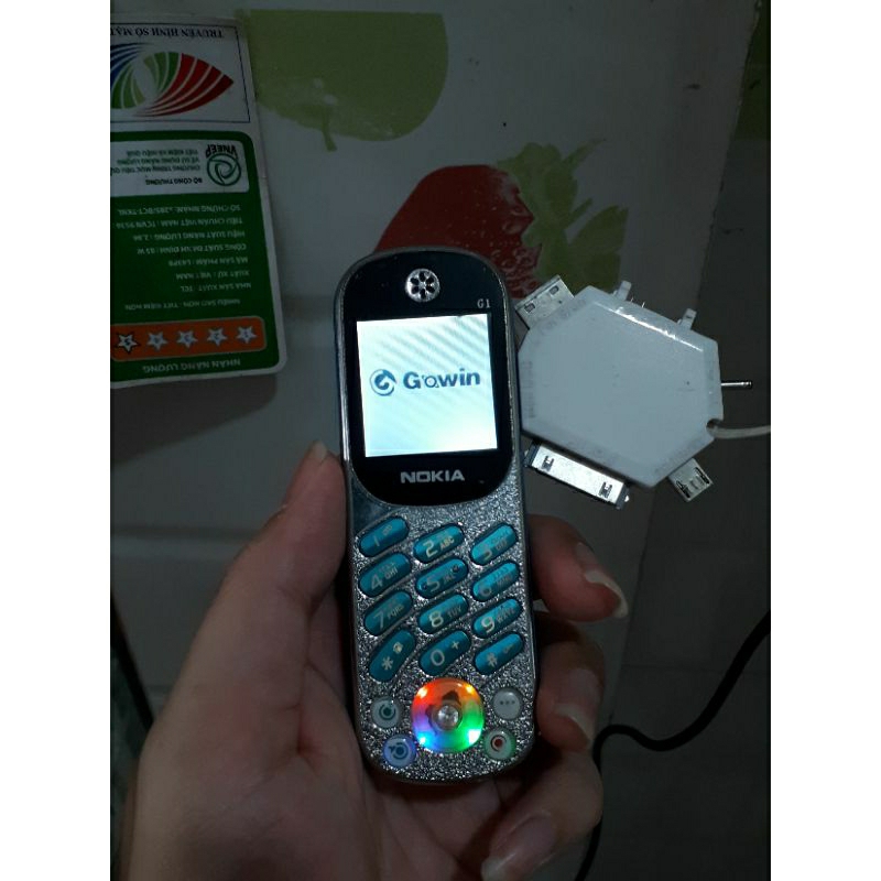 Xác điện thoại cũ Gowin g1 mini còn lên nguồn, không pin