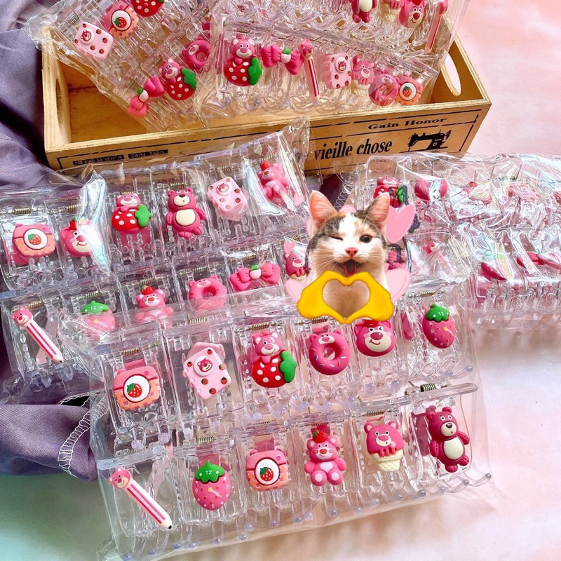 Set 6 kẹp 3 răng 5 răng gấp tóc gắn hình gấu dâu như ảnh