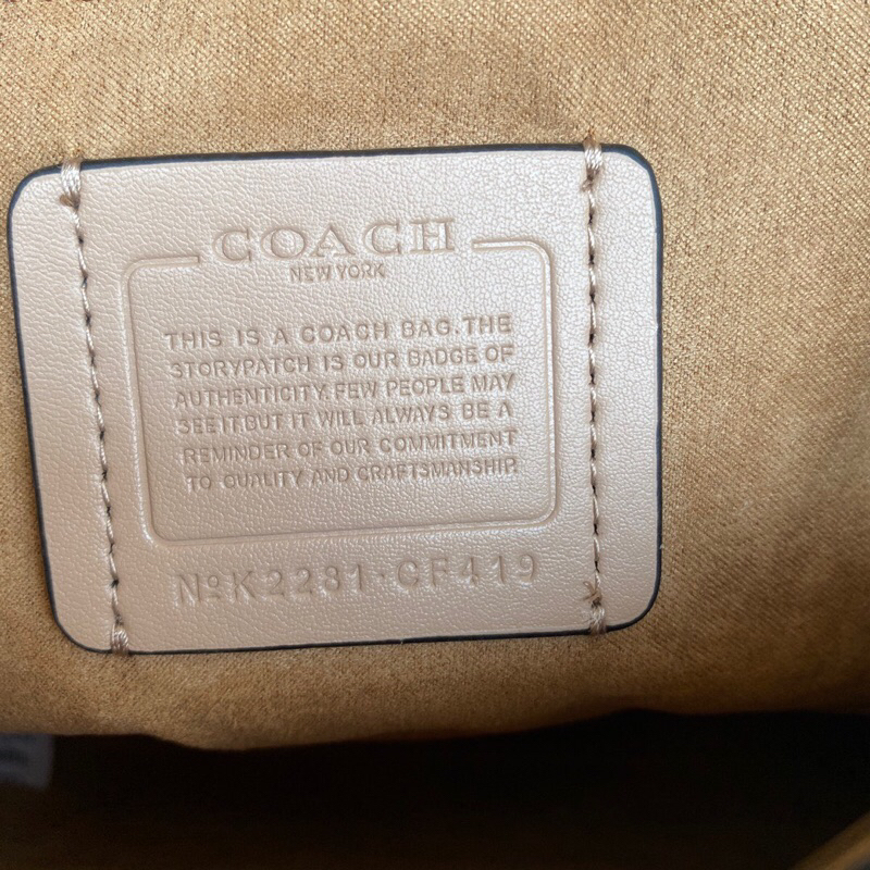 Túi Coach hoạ tiết cherry