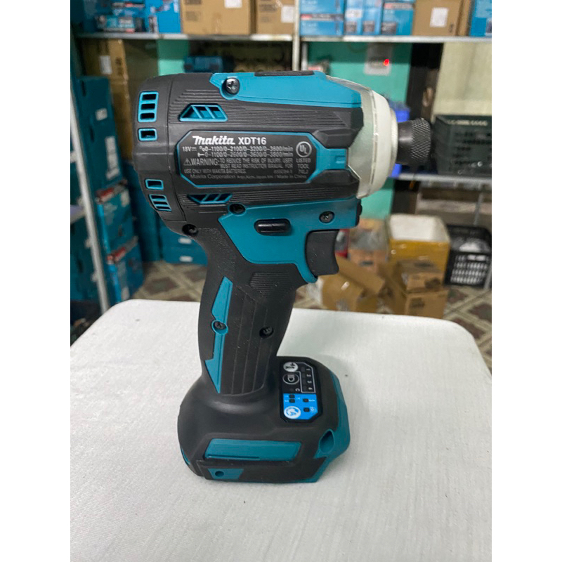 Máy bắt vít dùng pin Makita XDT16 hàng USA