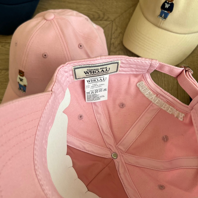 Mũ Lưỡi Trai Gấu WHO.A.U màu basic