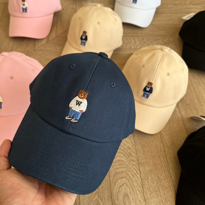 Mũ Lưỡi Trai Gấu WHO.A.U màu basic