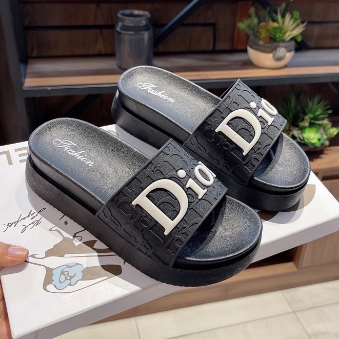 DÉP BÁNH MỲ DIOR ĐẾ ĐÚC NGUYÊN KHỐI , SIÊU ÊM , LÊN CHÂN SANG CHẢNH