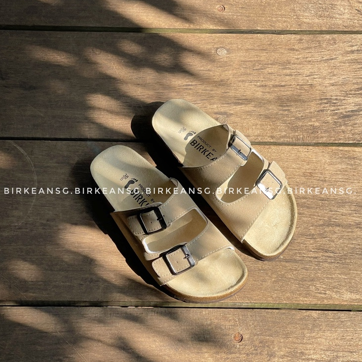 - DÉP 2 KHOÁ DA PU MÀU BEIGE UNISEX