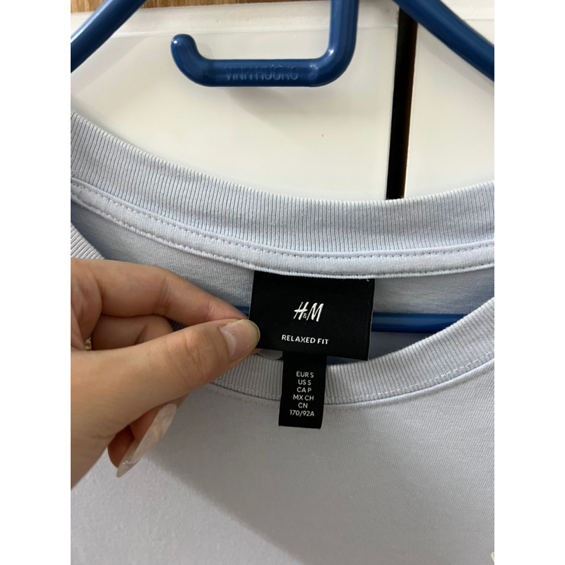 Áo hm mua 400k pass 190k nha hihi