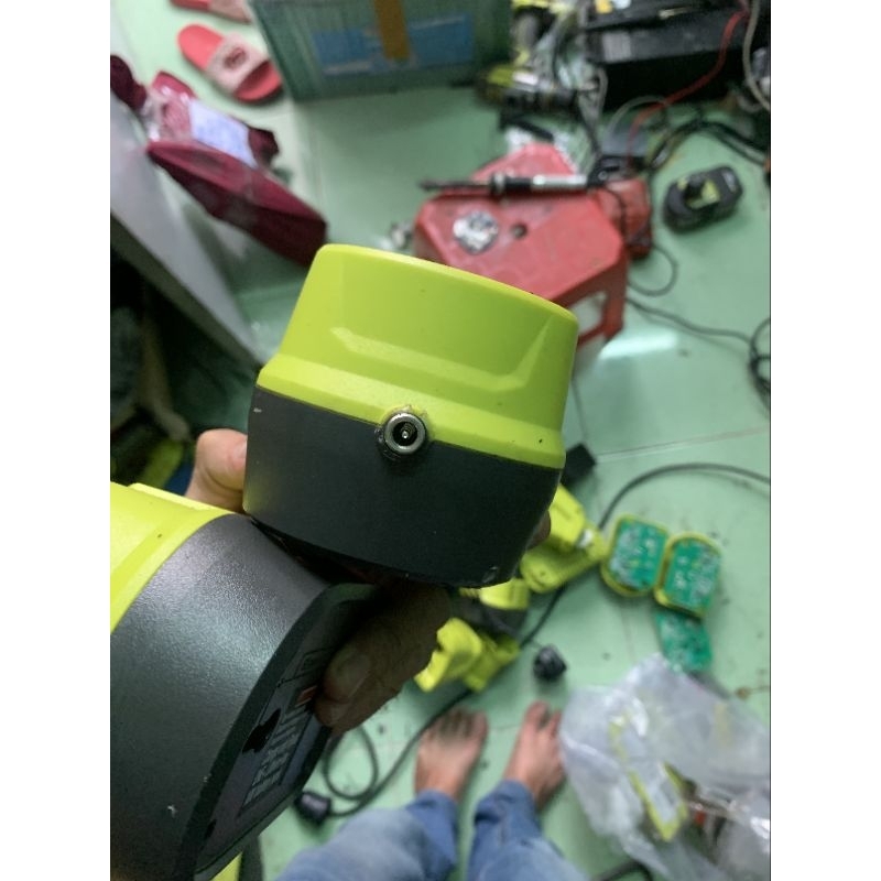 Cốc sạc zin ryobi 18v xài adapter