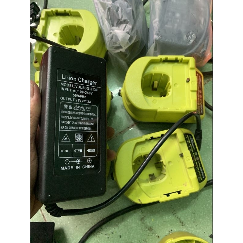 Cốc sạc zin ryobi 18v xài adapter