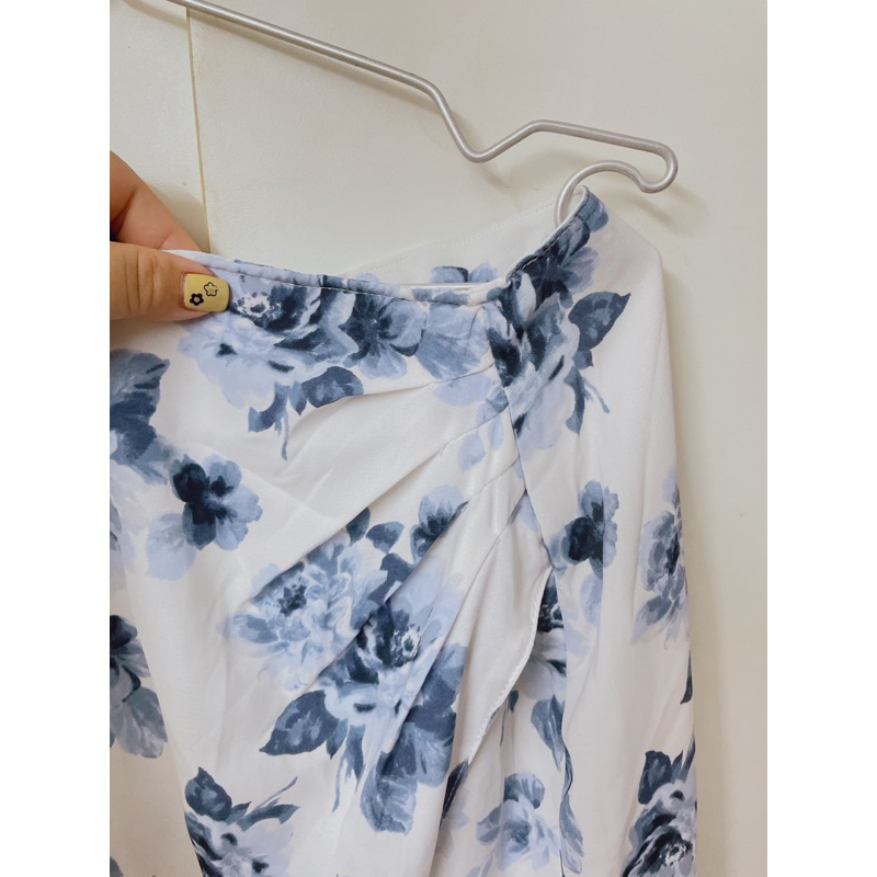 Thanh lý chân váy hoa xanh xẻ tà Abercrombie - size L