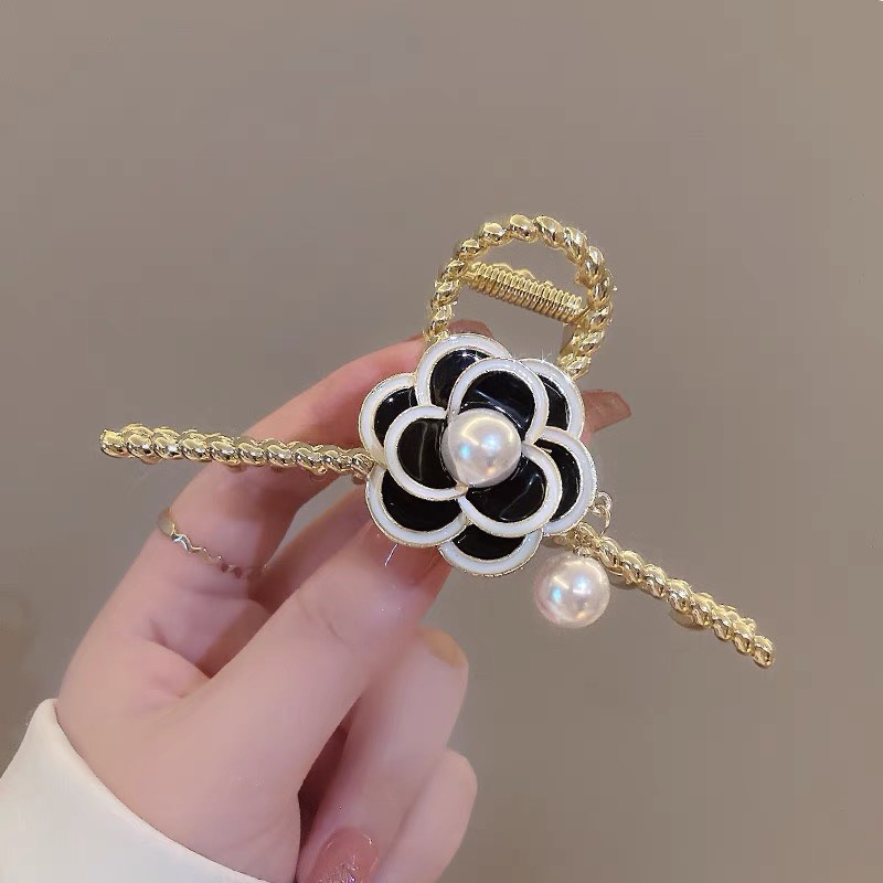 Kẹp tóc pearlll điểm nhấn bông hoa hãng chaneo