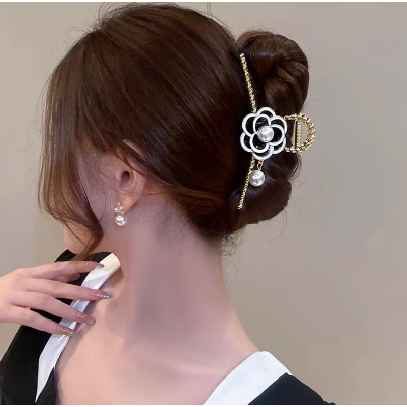 Kẹp tóc pearlll điểm nhấn bông hoa hãng chaneo