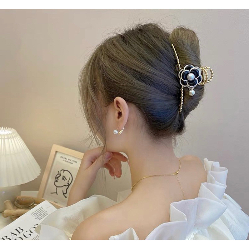Kẹp tóc pearlll điểm nhấn bông hoa hãng chaneo