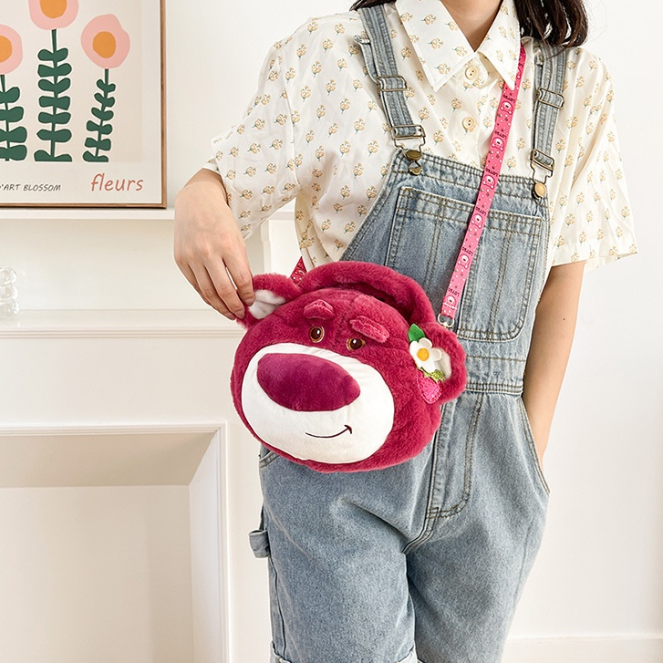 Túi Xách Đeo Chéo Gấu Dâu Tây Đính Hoa Disney Mẫu Mới Nhất Độc Lạ Dễ Thương Cho Bạn Nữ