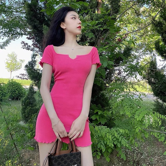 Đầm Body Ngắn Chân Váy Cuốn Biên Cổ Khoét Hình Chuông Nhỏ Đáng Yêu Freesize -D39