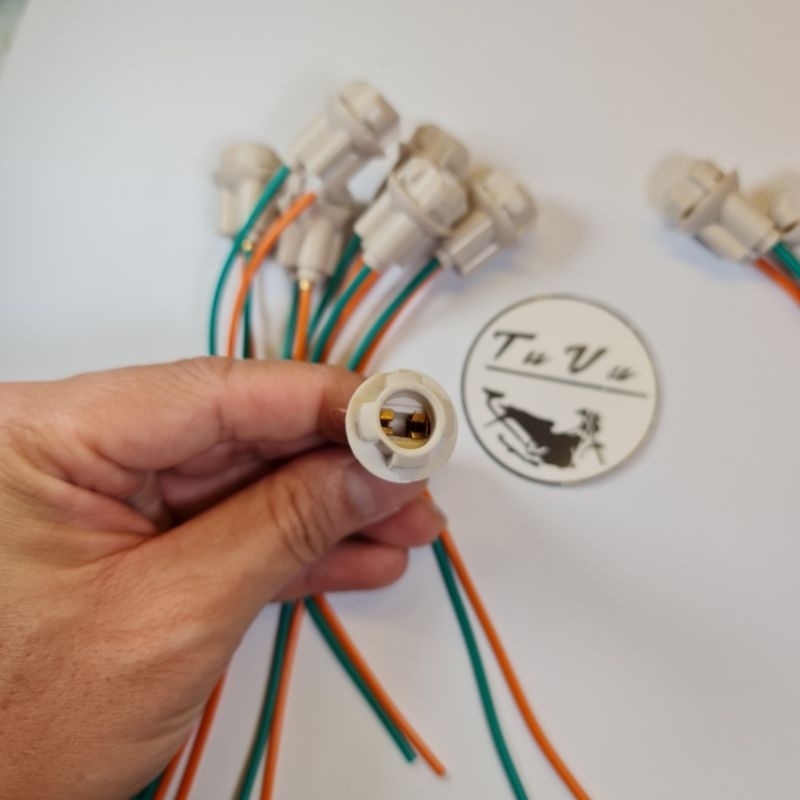 Chuôi đèn chân T10 cho xe máy xe oto