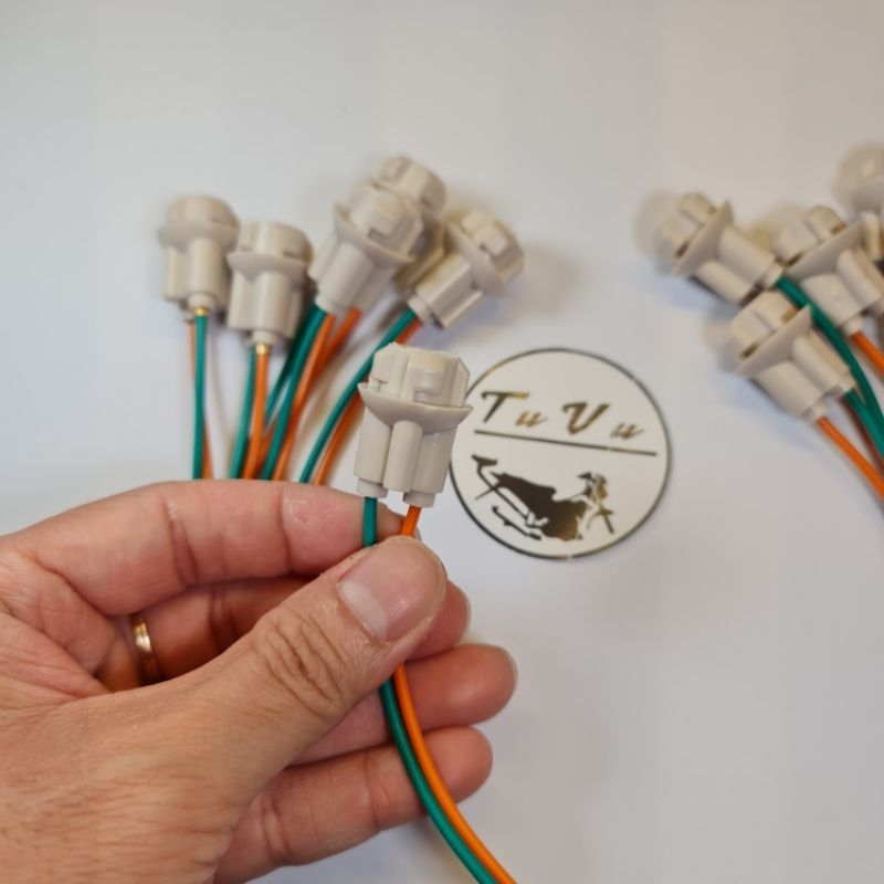 Chuôi đèn chân T10 cho xe máy xe oto