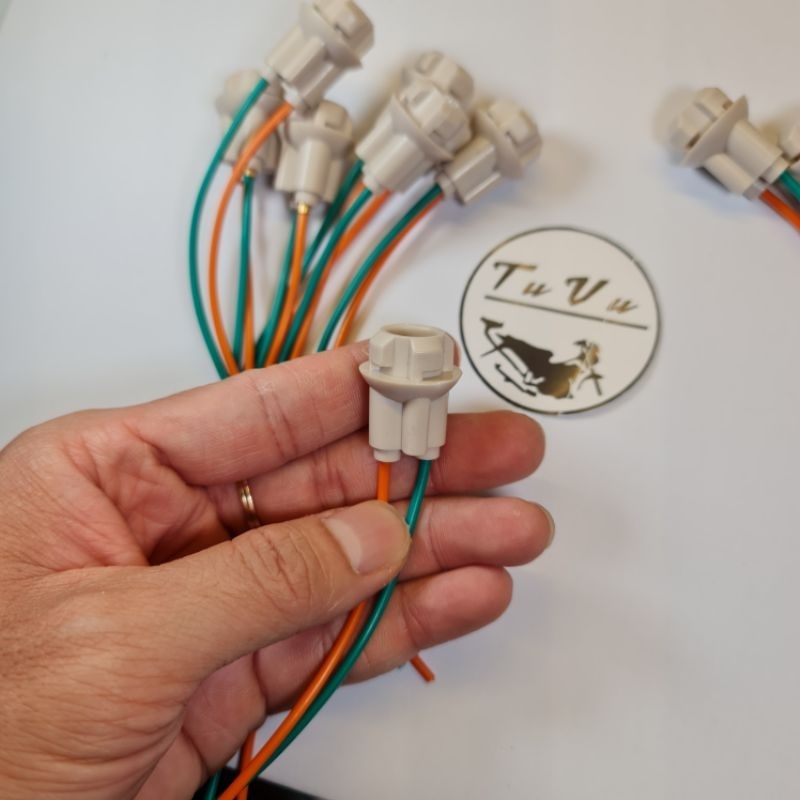 Chuôi đèn chân T10 cho xe máy xe oto