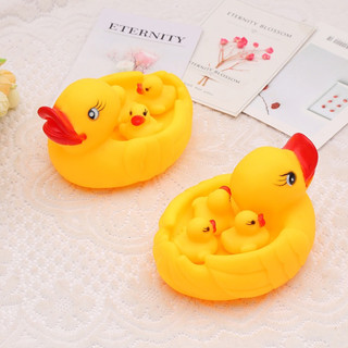 Đồ chơi chút chít vịt mẹ, vịt con giúp bé cảm nhận âm thanh, chơi trong nhà tắm dễ thương 668-7 668-7