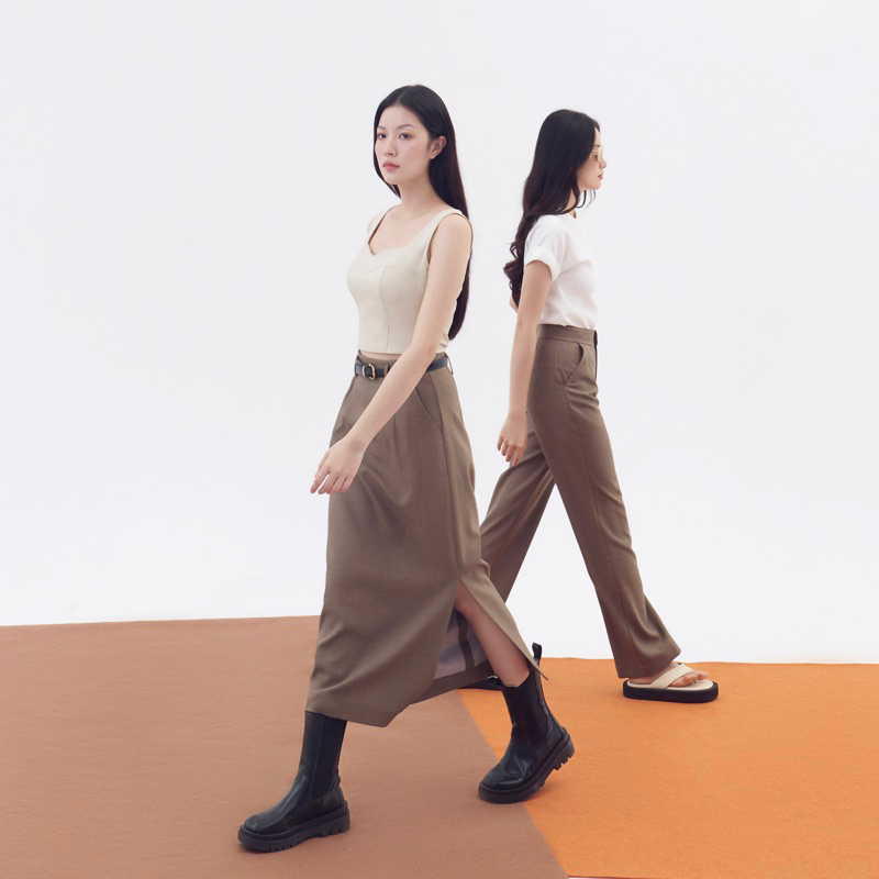 Váy midi lưng cao xẻ hông THEKAT.SHOP thiết kế trẻ trung pen trước ôm eo, xẻ cao 35cm thoải mái di chuyển, không nhăn