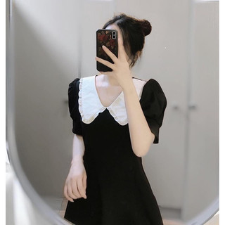 Váy đen cổ bèo trắng