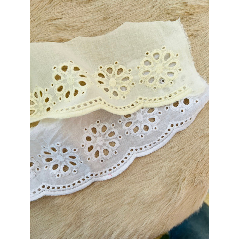 12,5m ren thô boi thêu màu trắng và vàng nhạt bản 9cm