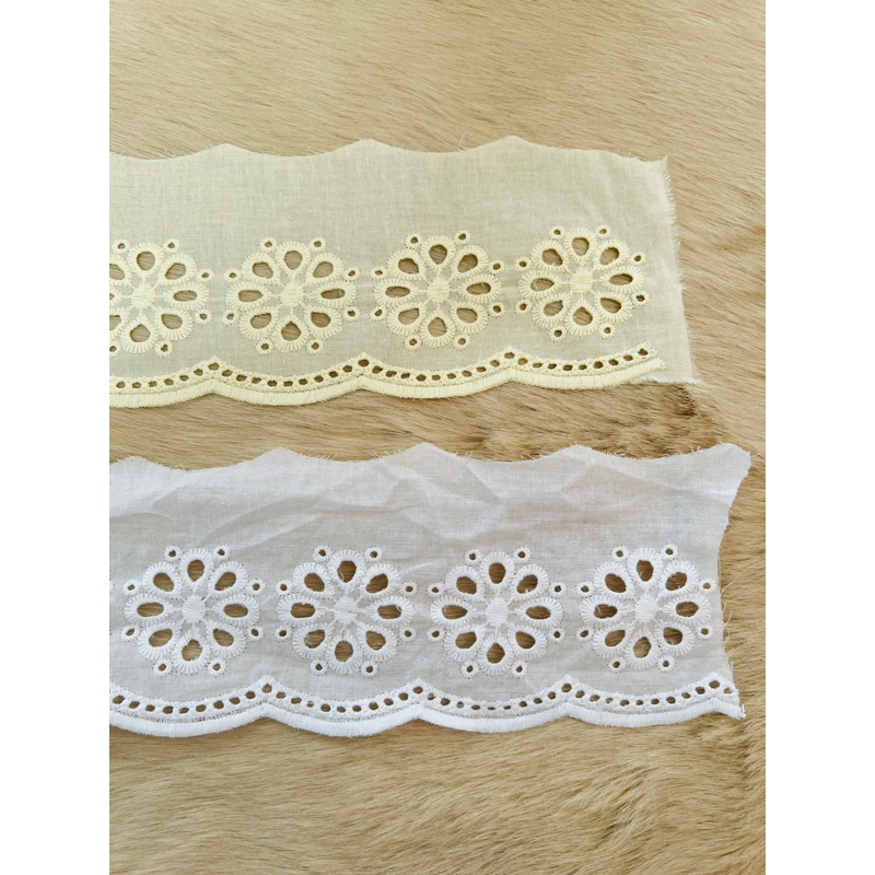 12,5m ren thô boi thêu màu trắng và vàng nhạt bản 9cm