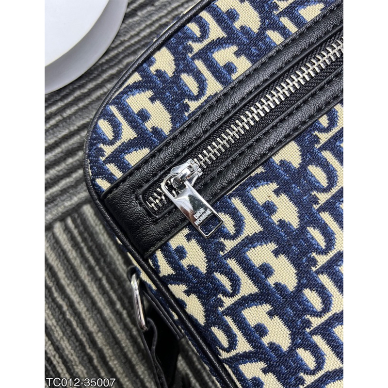 TÚI ĐEO CHÉO HOẠ TIẾT VẢI DỆT LOGO SẮT TC003