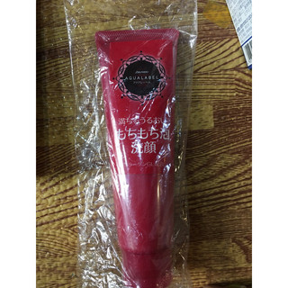 Sữa rửa mặt Shiseido Aqualabel màu Đỏ Nhật bản