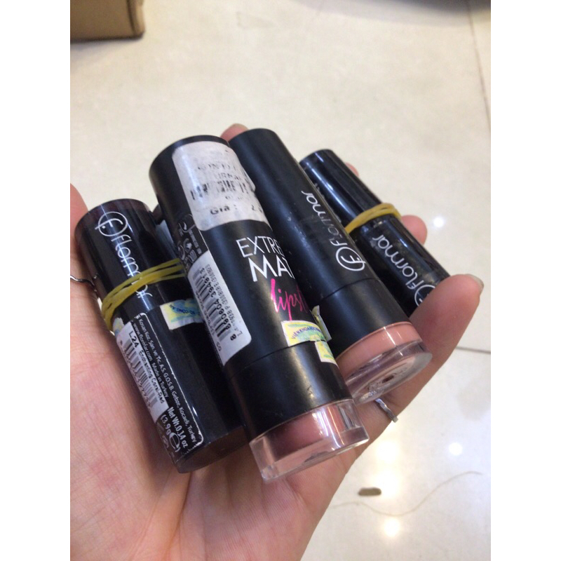 Son thỏi FLORMAR trầy vỏ, mất hộp