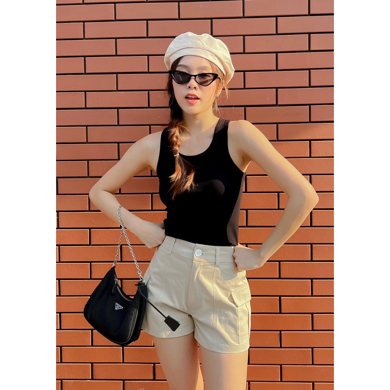 Quần shorts kaki ngắn phối túi hộp hai bên lưng cao đĩa lưng chun đơn giản Kavie Shorts - Sibling House