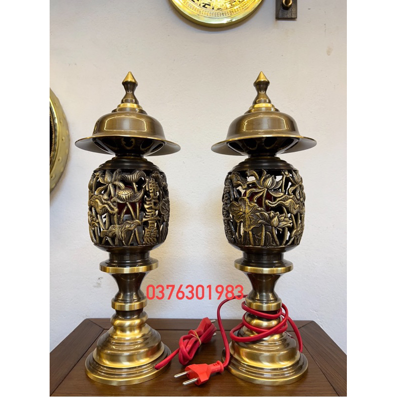 Đôi đèn điện bằng đồng cao 42cm đúc họa tiết hoa sen bằng đồng ,Đôi đèn điện bằng đồng