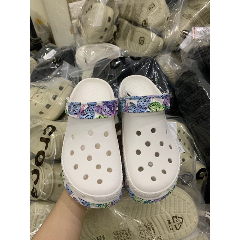 Sục crush hoạ tiết bướm xanh đế cao 7cm cho chị em nấm lùn chúng mình nha