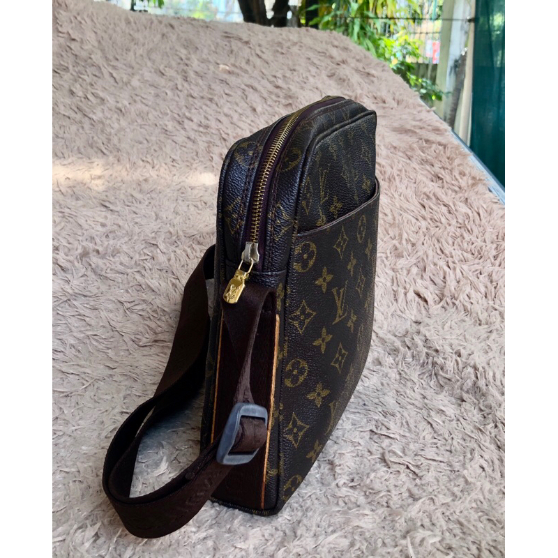 Túi chuẩn si. Túi qua sử dụng. Khách vui lòng xem hình nếu muốn biết thêm thông tin sản phẩm mời khách vô chat . Thanks.