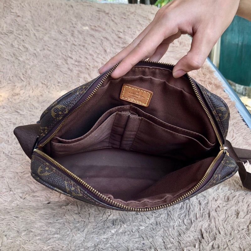 Túi chuẩn si. Túi qua sử dụng. Khách vui lòng xem hình nếu muốn biết thêm thông tin sản phẩm mời khách vô chat . Thanks.